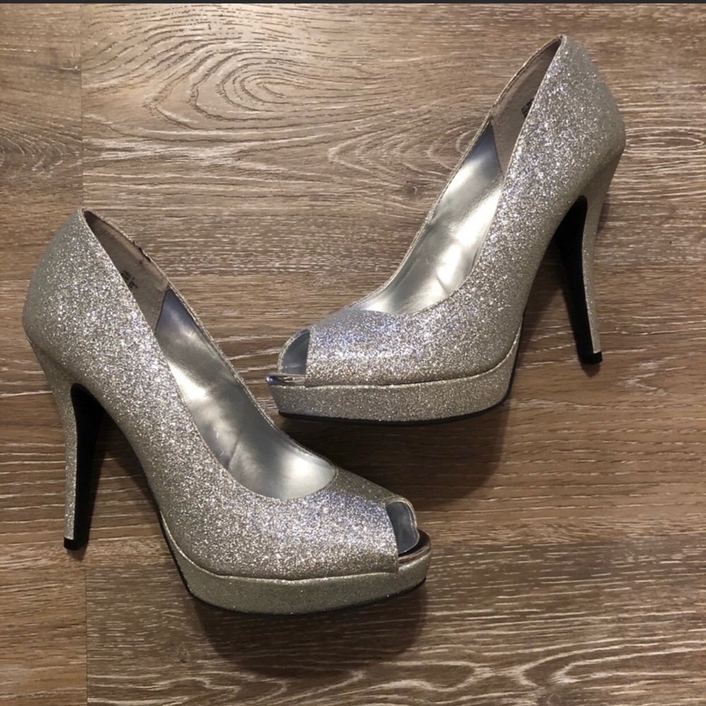 Fioni Cinderella Silver Peep Toe Heels Size 7